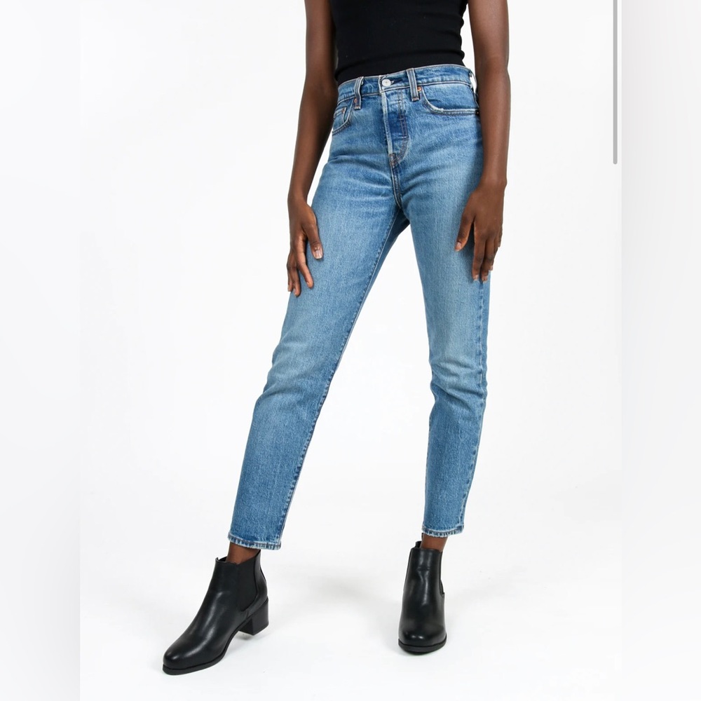 BNWT Levi’s wedgie icon fit 27 in These Dreams